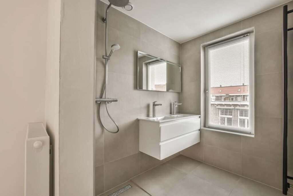 small bathroom decorating ideas