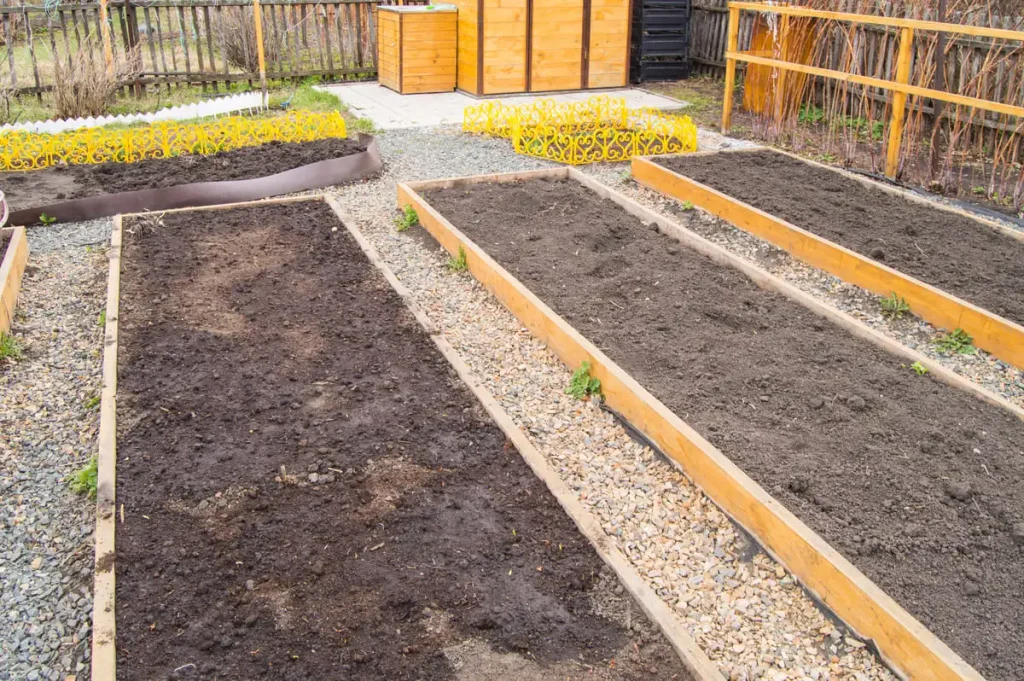 can you use garden soil in raised beds